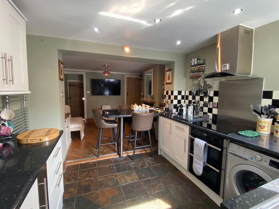 Outskirts Of Ulverston, Entire Cottage - Sleeps 4 Dış mekan fotoğraf